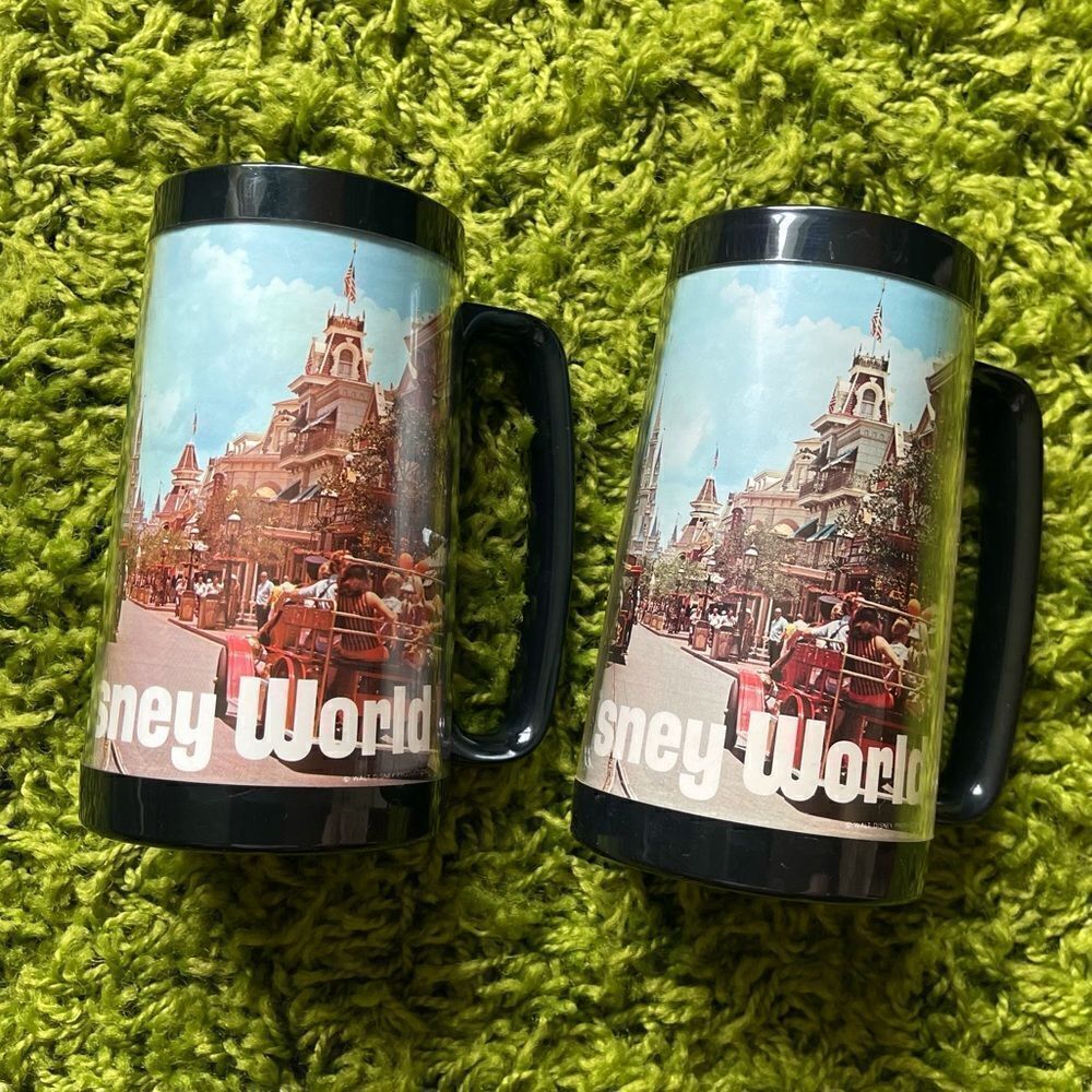 VINTAGE DISNEY MUG SET PLASTIC